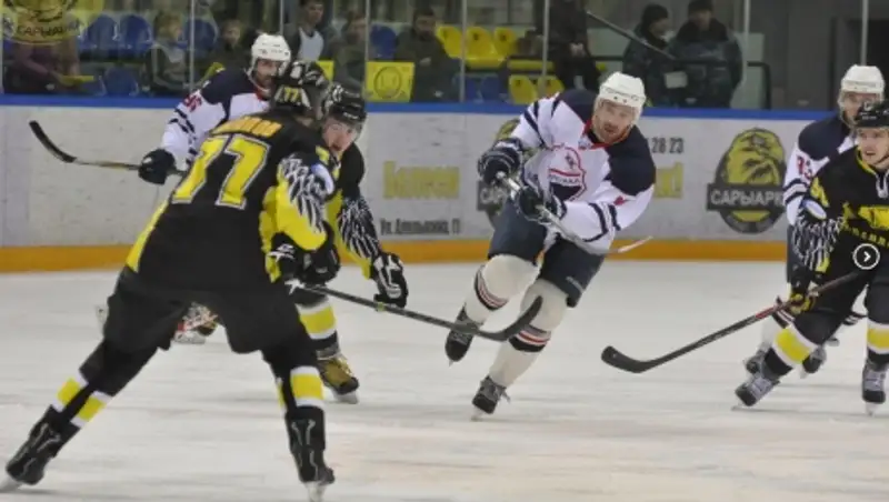 "Сарыарка" завершила 2015 год уверенной победой на "Кристаллом" 4:2