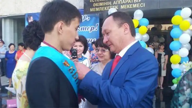 430 выпускников Степногорска Акмолинской области получили аттестат зрелости