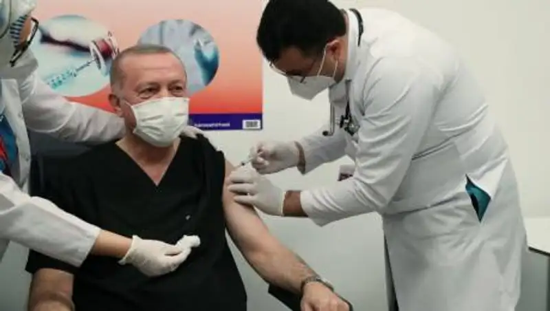 Эрдоган привился китайской вакциной от COVID-19