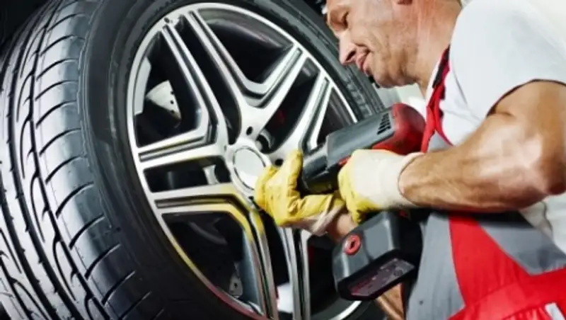 Алматинские шиномонтажники подняли цены в два раза