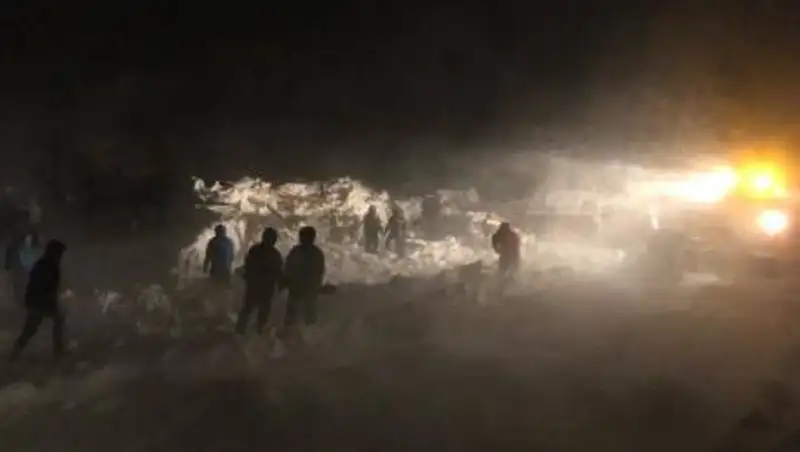 Снежная лавина накрыла горнолыжный курорт под Норильском