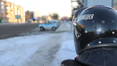 оперативники охраняют города во время ЧП, фото - Новости Zakon.kz от 10.01.2022 11:57