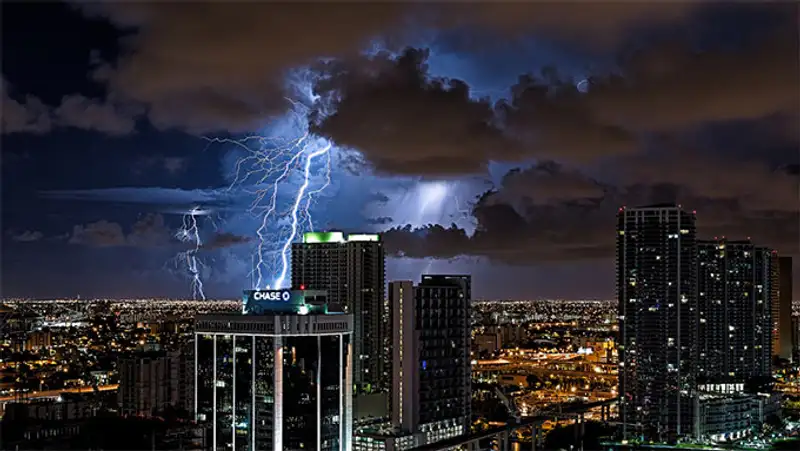 Молнии над Майами Молнии над Майами, фото - Новости Zakon.kz от 08.11.2013 20:30