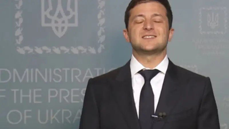 Зеленский предложил Путину встретиться в Минске