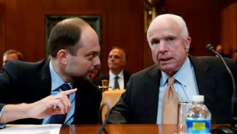 Российский оппозиционер Кара-Мурза понесет гроб с телом Маккейна