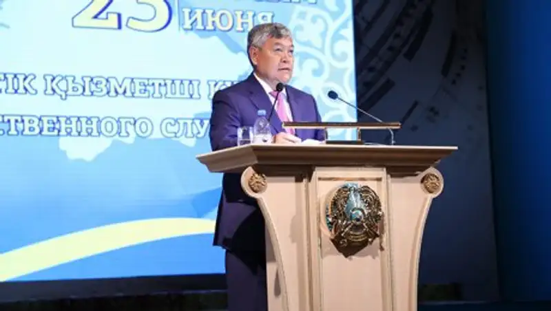 Отличников государственной службы наградили в Алматинской области