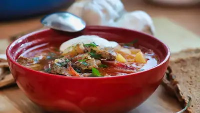 Нацбанк Украины выпустил монету с борщом, фото - Новости Zakon.kz от 02.10.2023 09:39