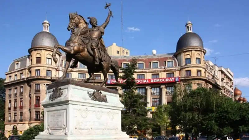 Сенатор поделился опытом на семинаре в Бухаресте                              