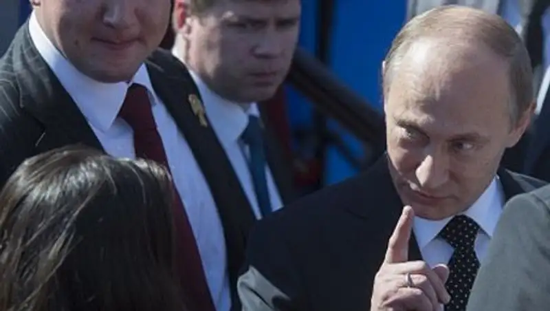 Путин получил в подарок от десятилетней девочки свой портрет