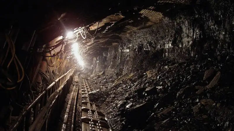 Взрыв на шахте в Караганде: до конца дня в МЧС пообещали разобрать завалы