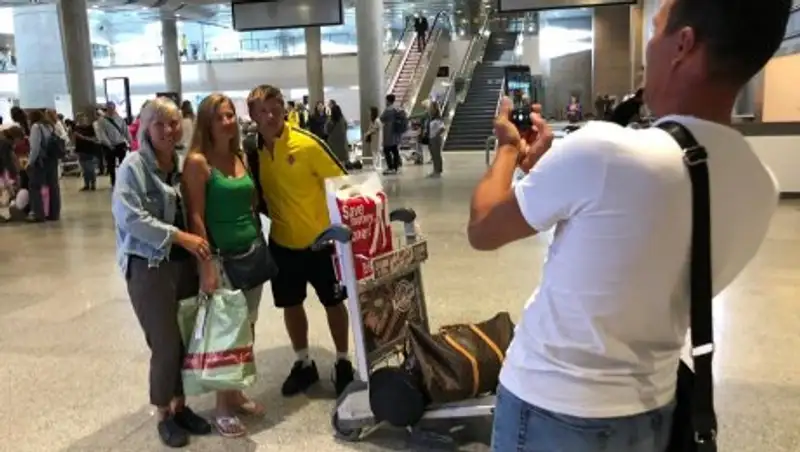 Самолет с «Кайратом» на борту приземлился в Санкт-Петербурге