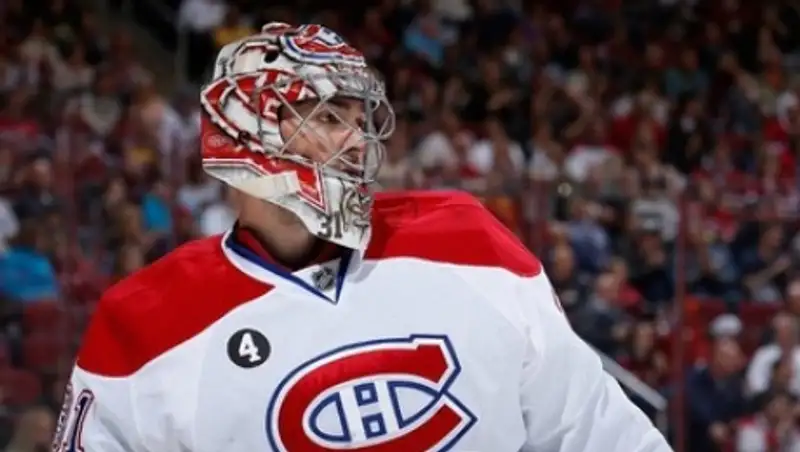 Болельщик сделал селфи с вратарем во время матча НХЛ