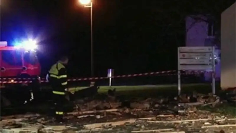 Во Франции самолет упал на центр реабилитации инвалидов, один человек погиб