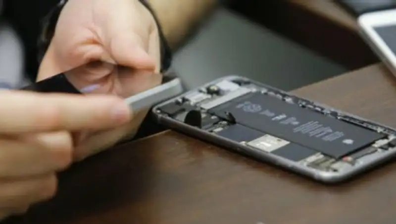 Телефон техасского стрелка не может взломать ФБР