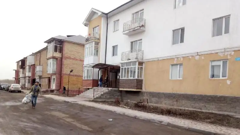 Воду с затопленных улиц откачали в Караганде