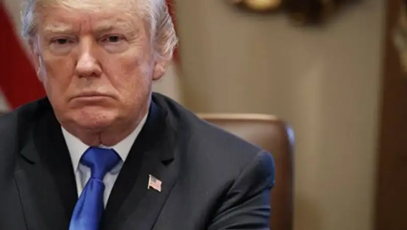 Трамп вновь призвал строить стену на границе