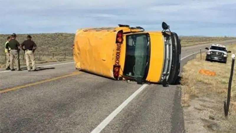 В Вайоминге перевернулся автобус, перевозивший группу полуторагодовалых детей 