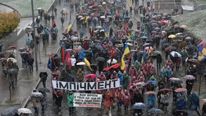 В Киеве начался марш за импичмент Порошенко, организованный Саакашвили