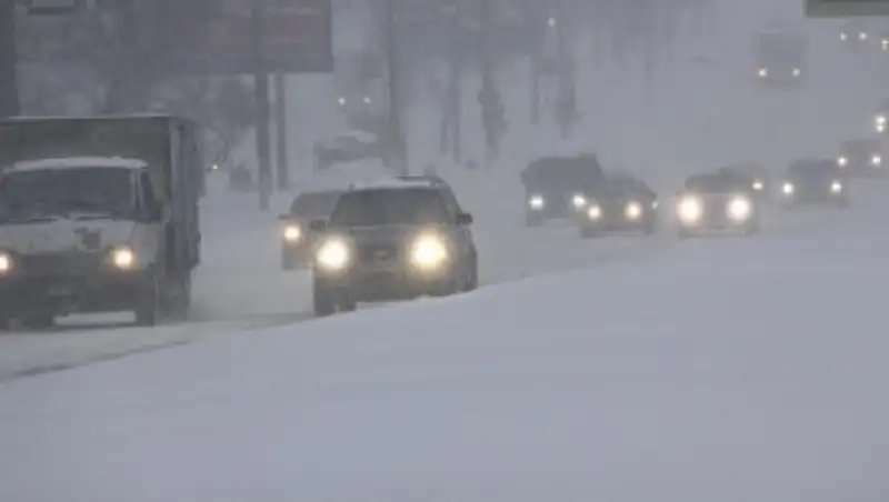 В ВКО из-за метели закрыты дороги