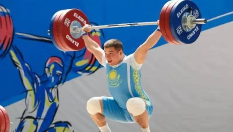 Казахстанец Рустем Сыбай остался без медали чемпионата мира по тяжелой атлетике