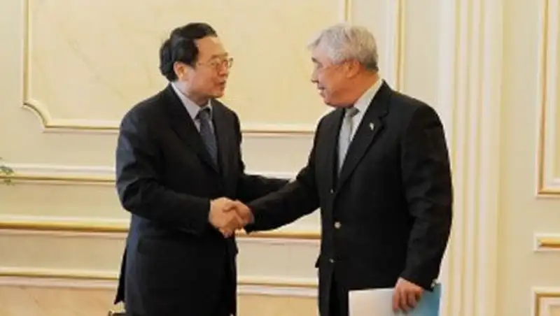 Глава МИД РК Е.Идрисов встретился с Заместителем Министра иностранных дел КНР Ч.Гопином