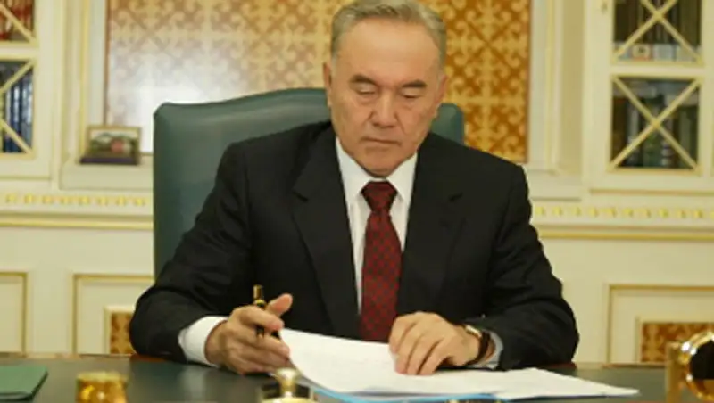 Президент РК подписал указ о ратификации Соглашения о займе между РК и АБР на реконструкцию участка дороги, фото - Новости Zakon.kz от 18.11.2013 23:14