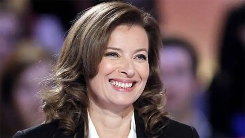 Бывшая первая леди Франции предъявила иск журналу, написавшему об измене Олланда