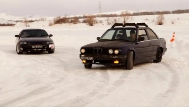 Неподалеку от Усть-Каменогорска прошли автогонки по замерзшему озеру