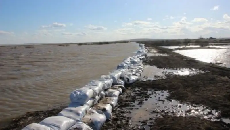 Режим ЧС объявлен из-за паводка в трех районах Карагандинской области