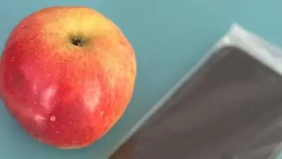 В Жамбылской области  80-летний мужчина обменял у  девочки телефон на яблоко , фото - Новости Zakon.kz от 15.05.2023 12:50