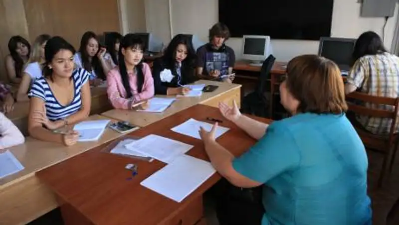 В Казахстане продлили сроки приема документов в вузы