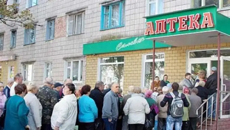 Карагандинцы продолжают жаловаться на огромные очереди за бесплатными лекарствами