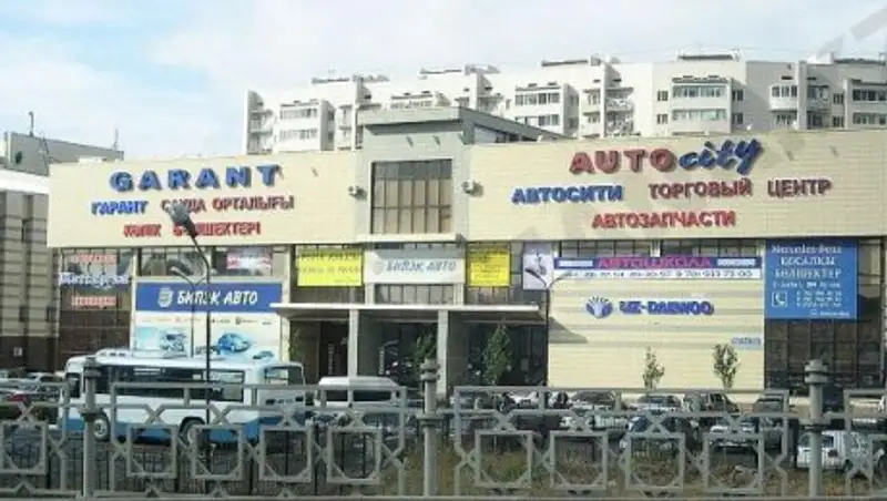 В Астане мужчину насмерть придавило лифтом