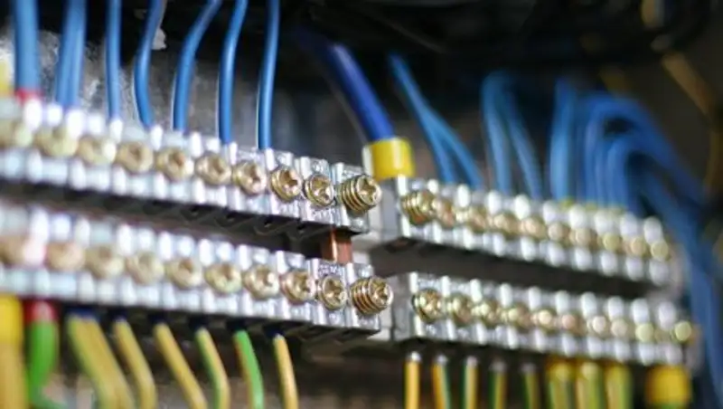 Во Франции из-за шторма без электричества остались 230 тысяч домов