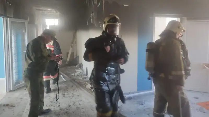 ДЧС на месте пожара в средней школе, фото - Новости Zakon.kz от 15.04.2022 12:42