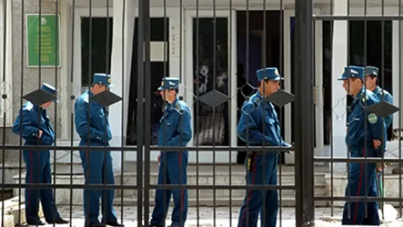 Узбекистанских милиционеров обвинили в пытках несовершеннолетнего