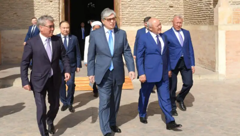 Президент посетил мавзолей Ходжи Ахмеда Яссави