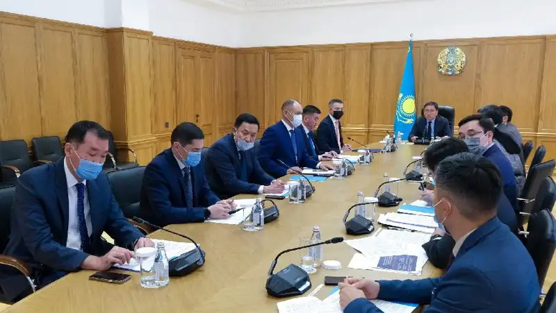 В Алматы госслужащие сообщают о предлагаемых им взятках