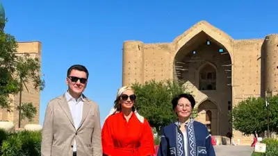 Глава ЮНЕСКО в Туркестане: Одрэ Азуле посетила мавзолей Ходжи Ахмеда Ясави, фото - Новости Zakon.kz от 07.06.2023 12:46