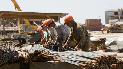можно ли нанять иностранца на работу, фото - Новости Zakon.kz от 17.06.2022 11:38