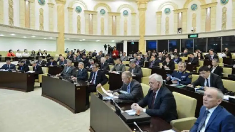 Сенат принял закон о государственной службе