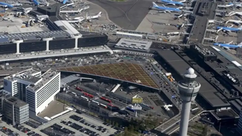 Полиция не обнаружила взрывчатку в аэропорту Схипхол в Амстердаме