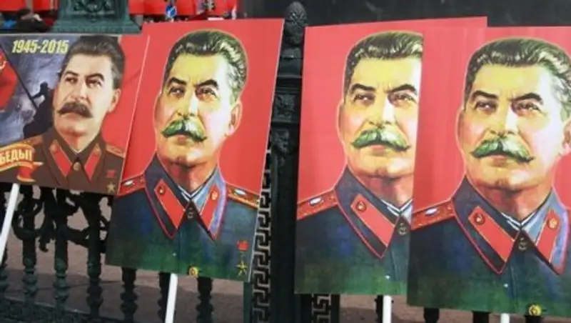 Российские коммунисты предлагают поднять в небо гигантский портрет Сталина