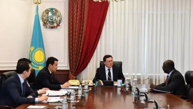 Мамин встретился с представителями Всемирного банка и ЕБРР