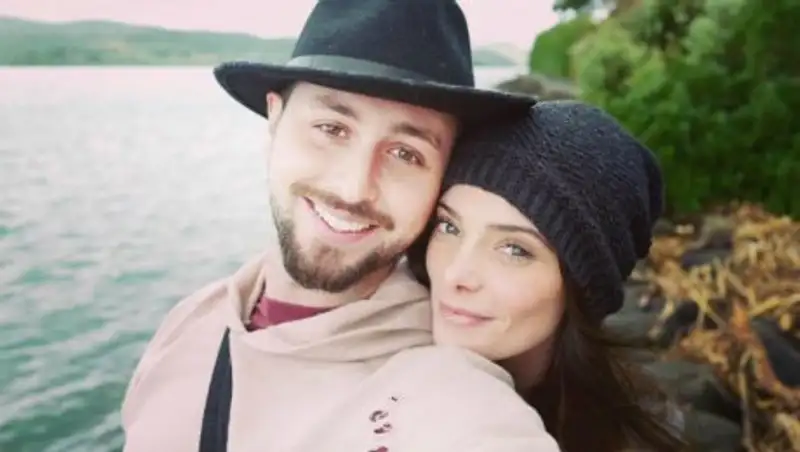 Звезда «Сумерек» Эшли Грин вышла замуж