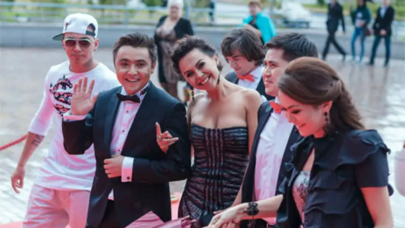 Модные эксперты о звездах на красной дорожке. Аида Кауменова: «Астана жұлдызы»