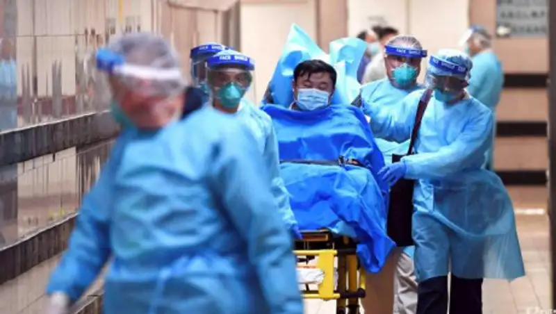 Число жертв коронавируса в Китае достигло 2715 человек