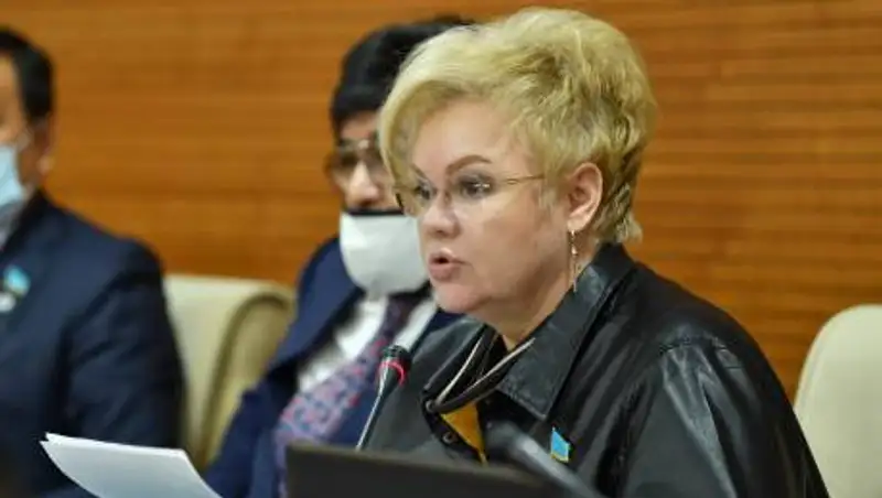 Мажилисмены обеспокоены темпами вакцинации населения