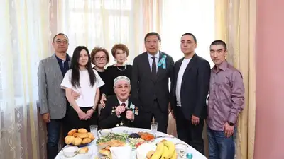 Аким Алматы Ерболат Досаев: великая Победа – это Ваша заслуга, фото - Новости Zakon.kz от 08.05.2023 16:54