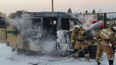 Инкассаторская машина сгорела в Актау, фото - Новости Zakon.kz от 06.10.2022 00:19